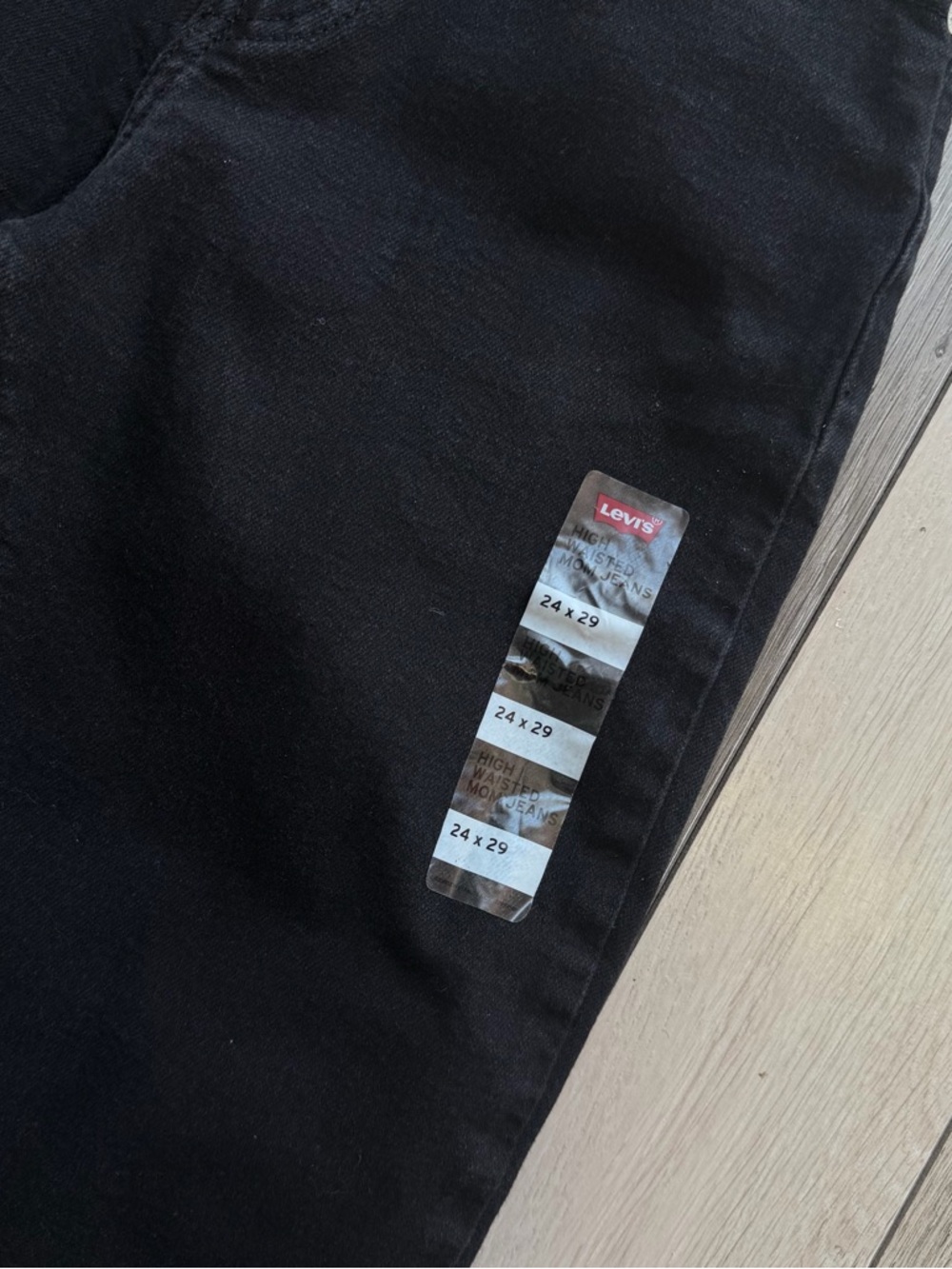 Levi’s High Waisted Mom Jeans Black 24x29 NWT - Picture 6 of 7